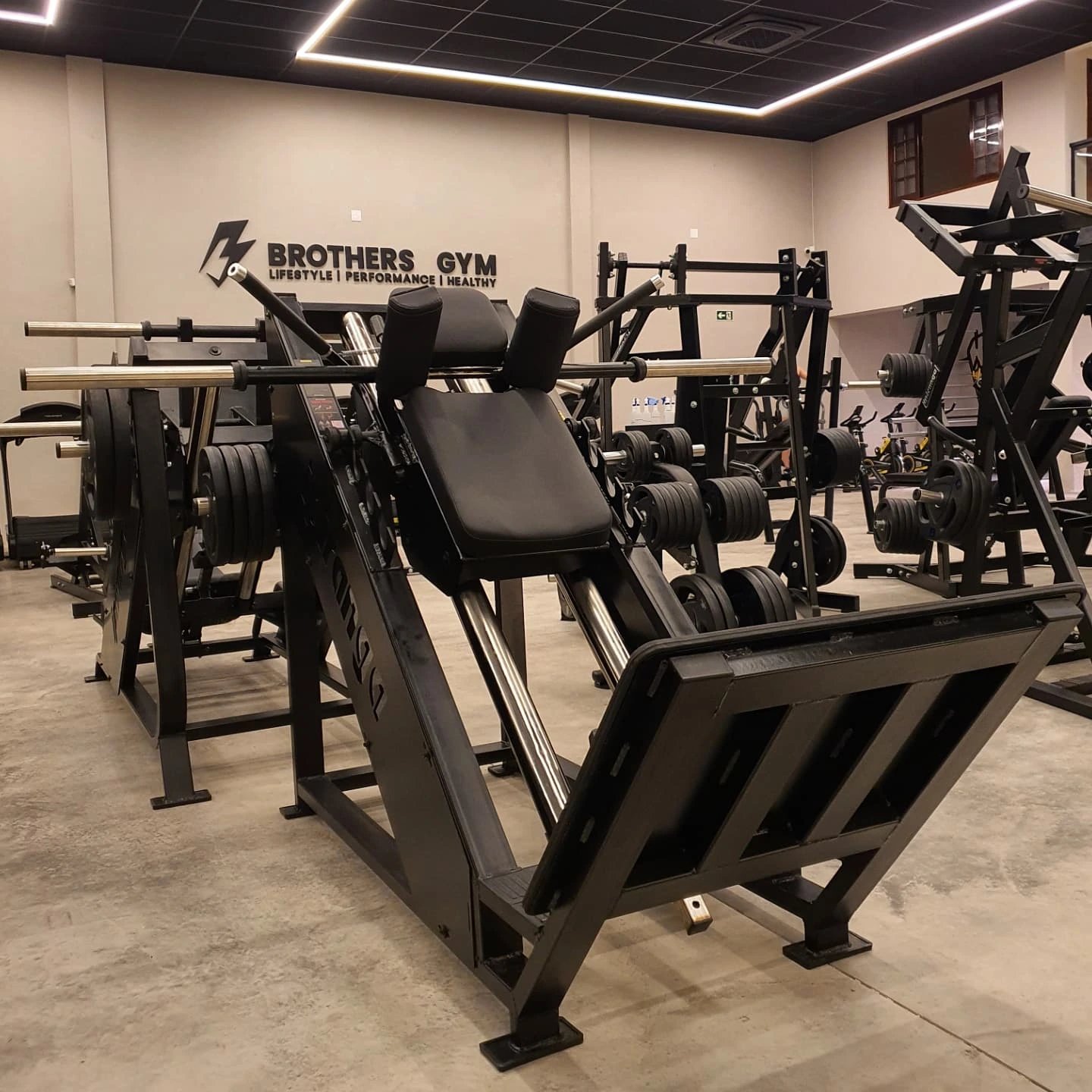 Máquinas de musculação da Brothers Gym